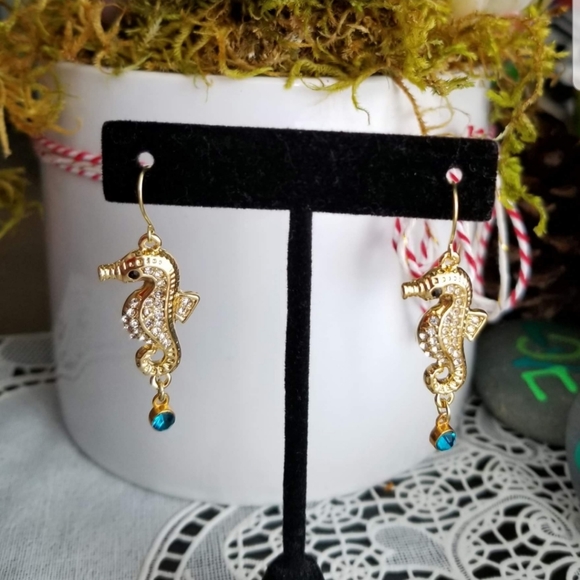 Seahorse Earrings - Picture 5 of 6